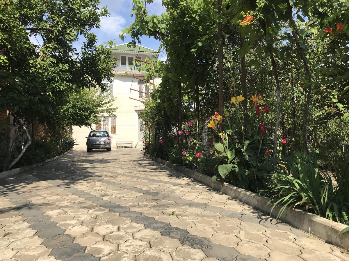 קוטאיסי Bajo Guest House מראה חיצוני תמונה