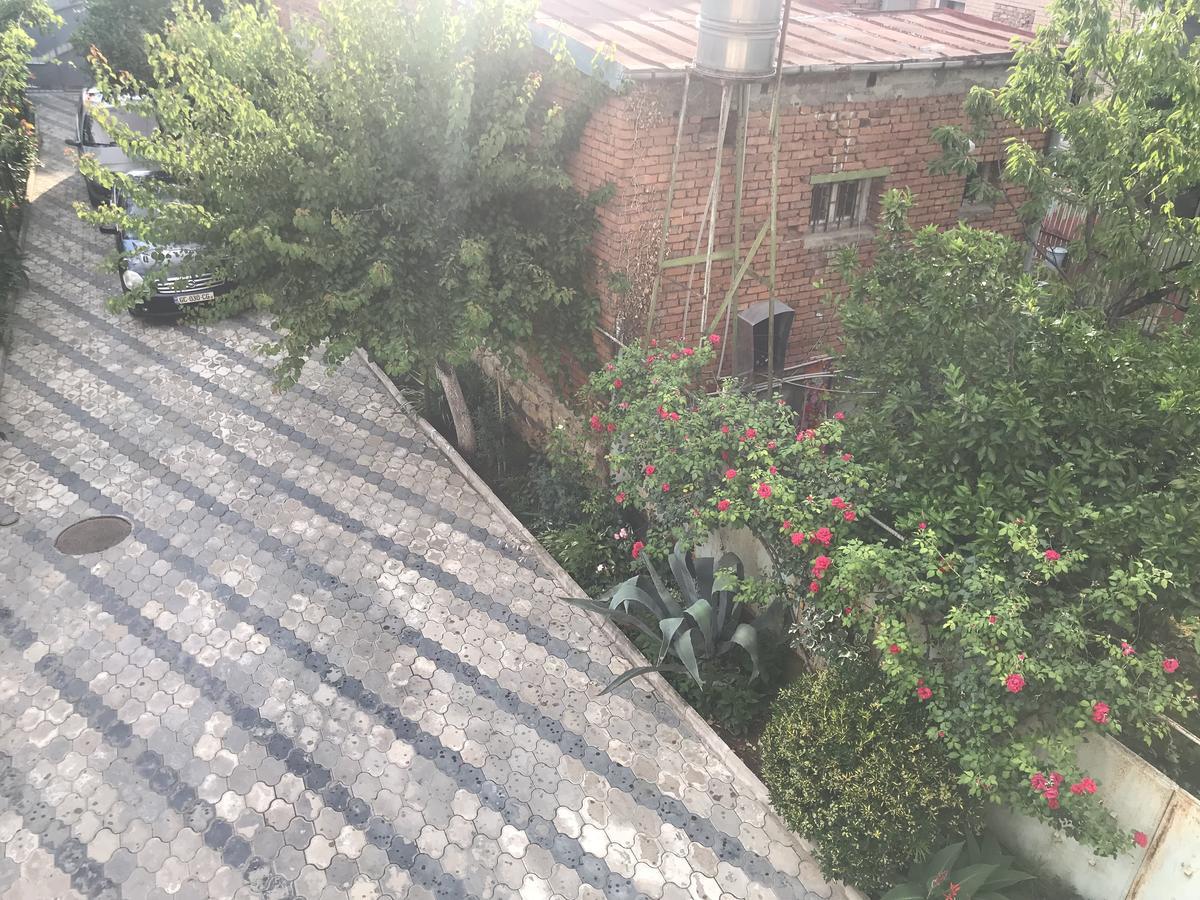קוטאיסי Bajo Guest House מראה חיצוני תמונה