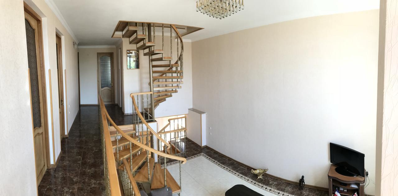 קוטאיסי Bajo Guest House מראה חיצוני תמונה