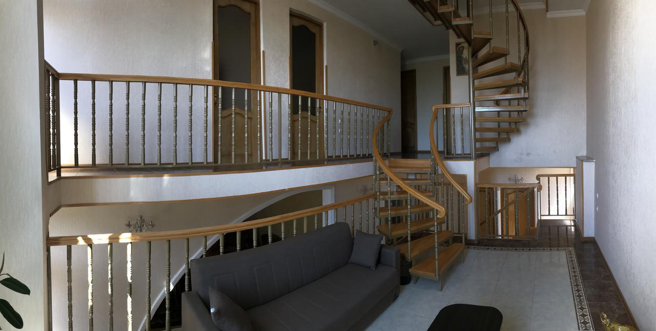 קוטאיסי Bajo Guest House מראה חיצוני תמונה