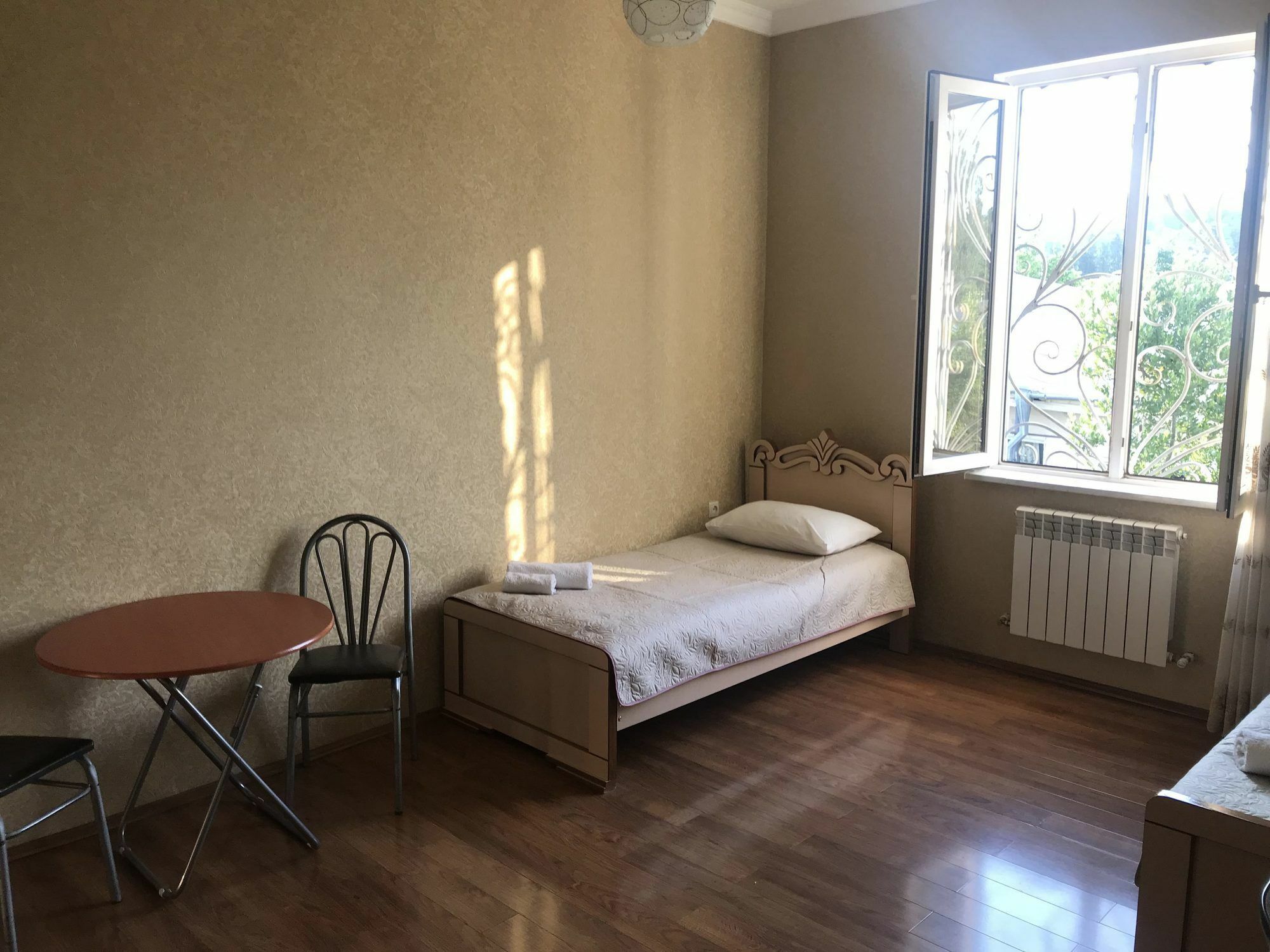 קוטאיסי Bajo Guest House מראה חיצוני תמונה