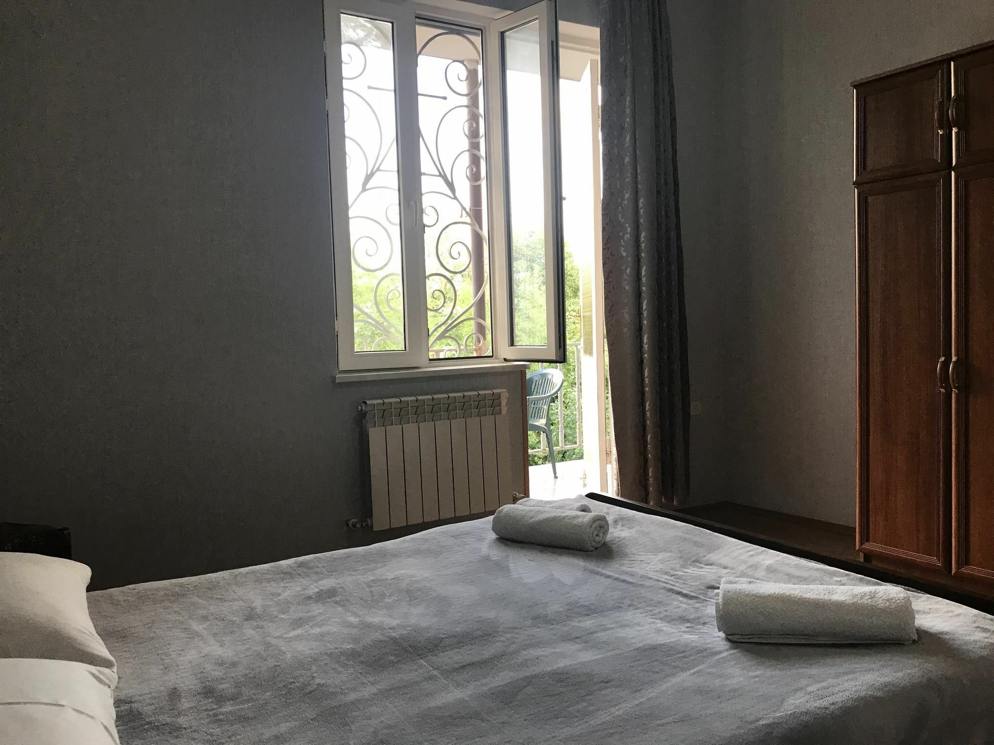 קוטאיסי Bajo Guest House מראה חיצוני תמונה